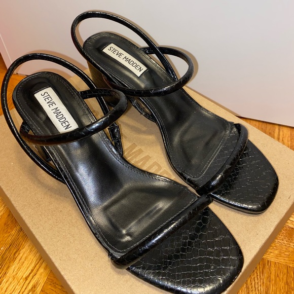 Steve Madden black sandals - Picture 2 of 5